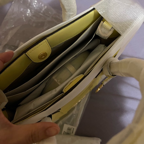 MK Mercer - Picture 4 of 4